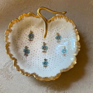 Beautiful hand-painted Limoges trinket dish, jewelry tray, gold trimmed